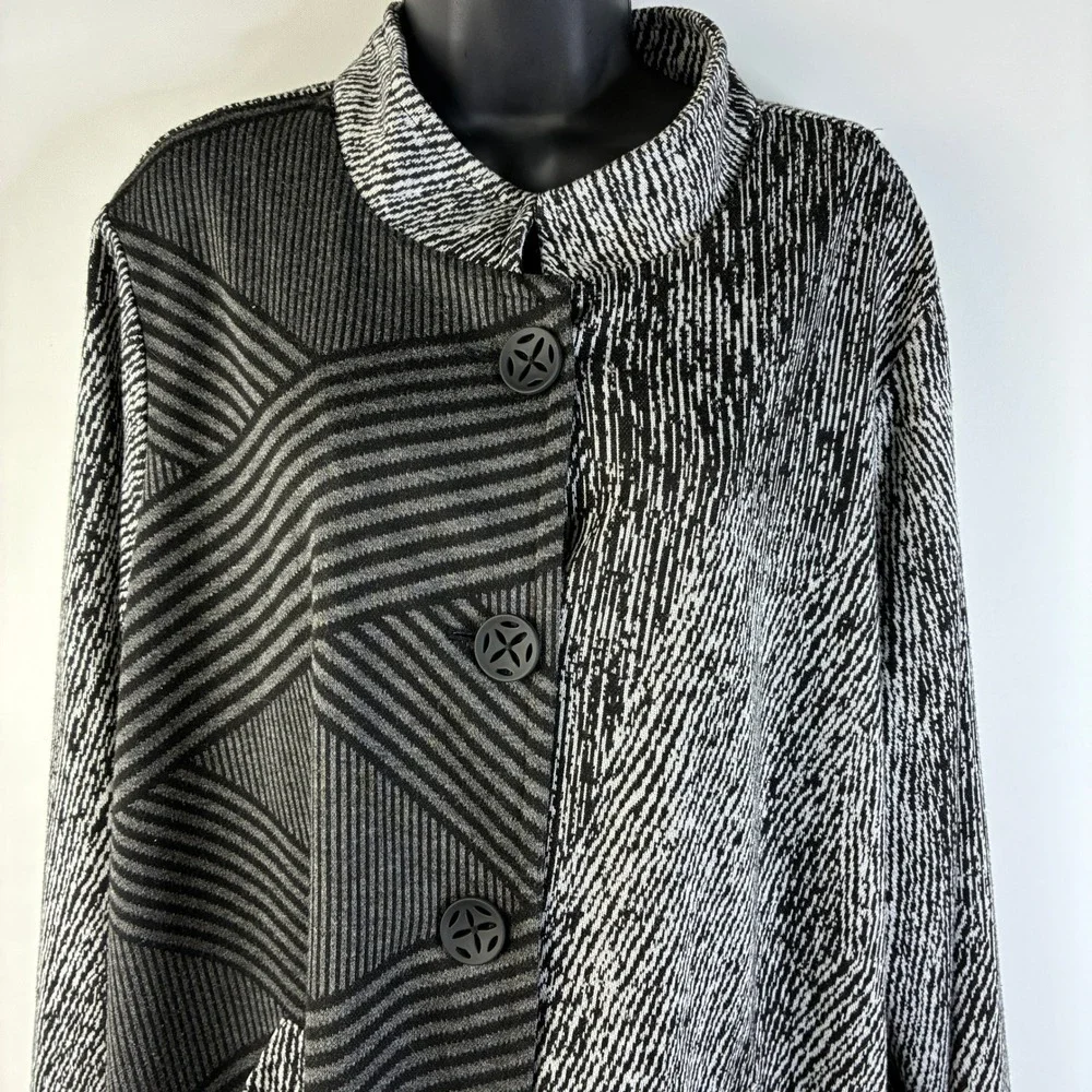 Ali Miles Womens 2X Black White Geometric Abstract Button Front Mock Neck Jacket